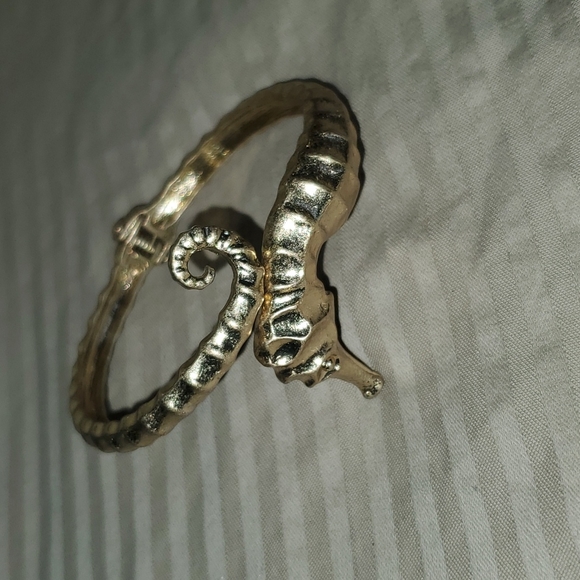 Vintage Seahorse Bangle Bracelet #22 - Picture 7 of 7